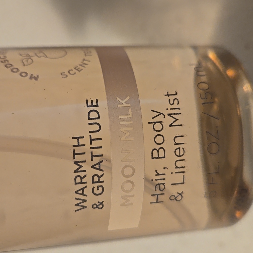 Being Frenshe MOON MILK Mist WARMTH AND GRATITUDE Ashley Tisdale - Picture 4 of 7